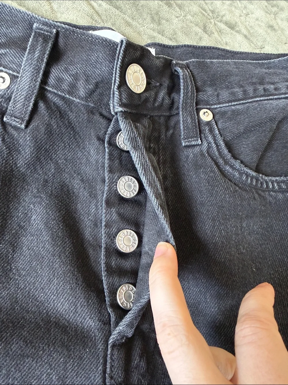 AGOLDE Parker Long Jean Shorts in Phase Black sz 27 4.5